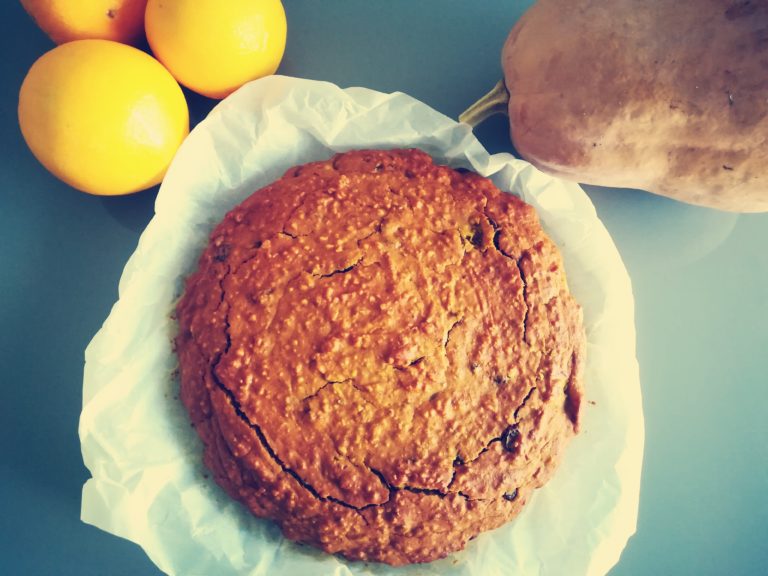 Torta salata di porri e zucca appena sfornata